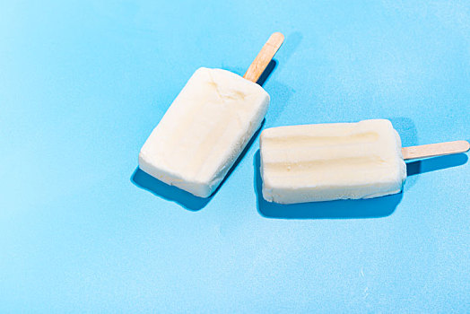 白色奶油冰棒冰棍
