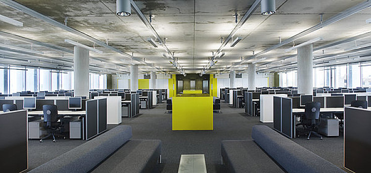 交谈,总部,伦敦,英国,2009年,内景,宽敞,鲜明,开放式格局,办公室,特征,黄色,分隔,墙壁