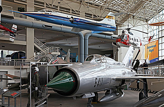 波音博物馆收藏有四十三架具有历史性的飞行器,纪录了人类飞行百年历史