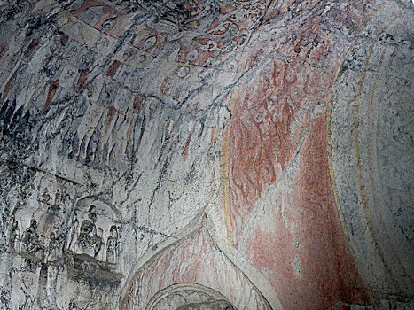 洛阳石窟佛龛彩绘艺术