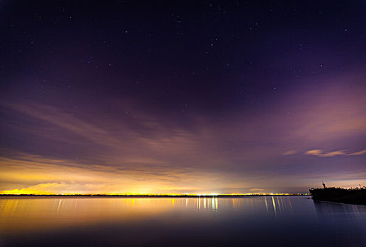 湖边夜景