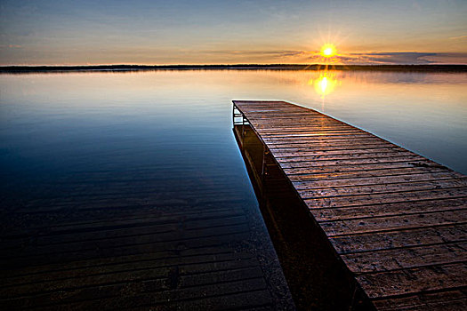 日落,上方,木质,码头,湖,赖丁山国家公园,曼尼托巴,加拿大