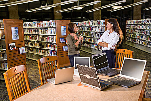 高中,教师,学生,图书馆,笔记本电脑
