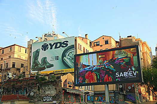 伊斯坦布尔城中的广告牌