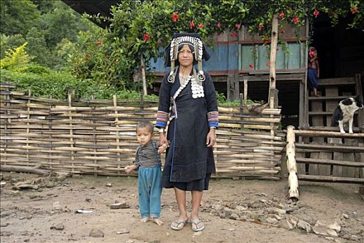 母亲,阿卡族,部落,衣服,传统服装,拿着,孩子,手,禁止,省,老挝,东南亚