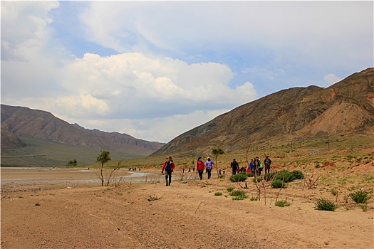高海拔户外徒步-青海省贵德松巴藏族村寨徒步一路风光