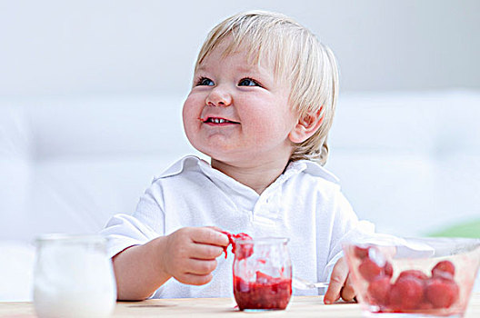 小孩,吃,挤压,草莓