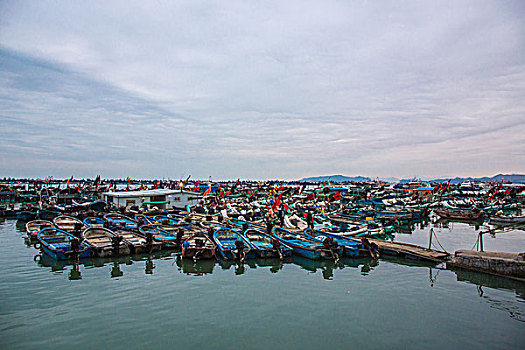 汕尾海滨街的渔船