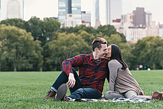 浪漫,中年,夫妻,野餐毯,中央公园,纽约,美国