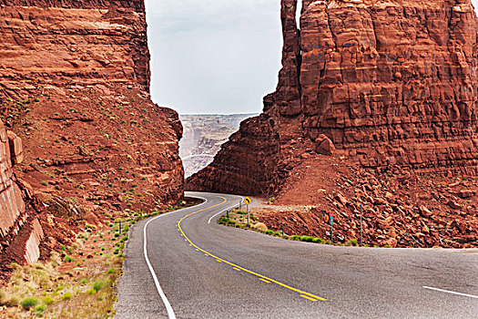 公路,西部,犹他,道路,两个,红色,沙岩构造,科罗拉多河,美国