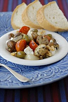 油炸,蘑菇,橄榄,西红柿,羊乳酪