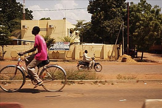 骑车,街道,巴马科,马里,非洲