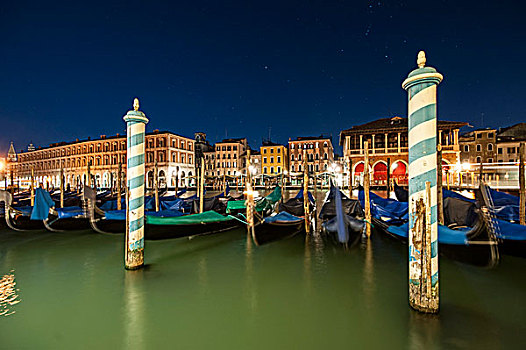 小船,停靠,大运河,码头,夜晚,威尼斯,威尼托,意大利,欧洲