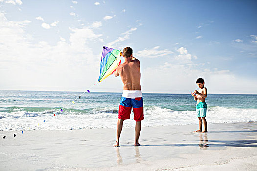 父子,玩,风筝,海滩