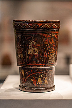 秘鲁印加博物馆藏殖民时期木肖像凯罗杯