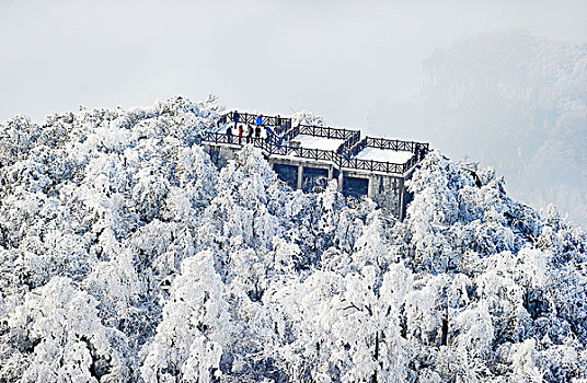 天门山雪景