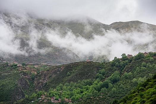 中国四川阿坝州马尔康梭磨河大峡谷风光