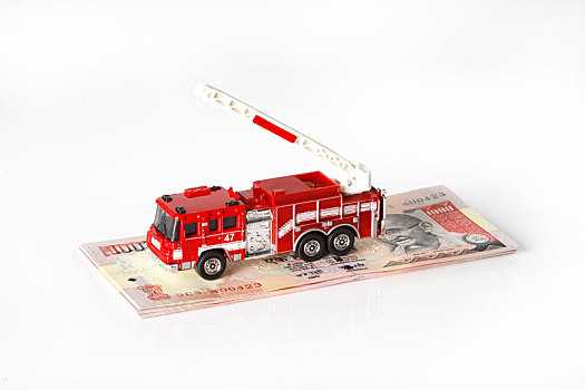 消防车,钱,一堆