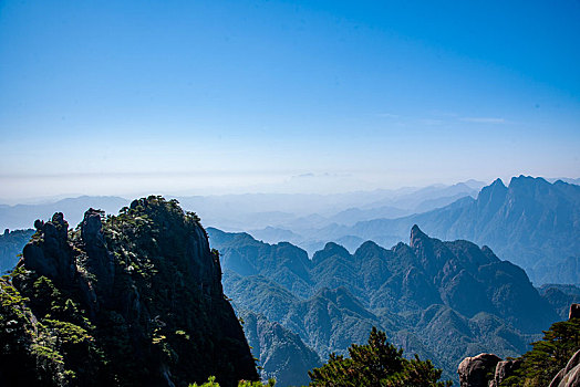 江西上饶三清山西海岸群山