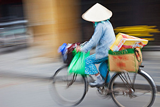 女性,摊贩,自行车,街道,会安,越南