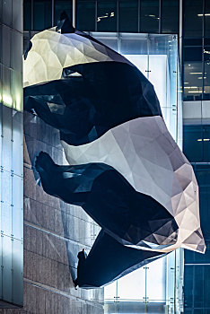 成都太古里中心熊猫雕塑夜景