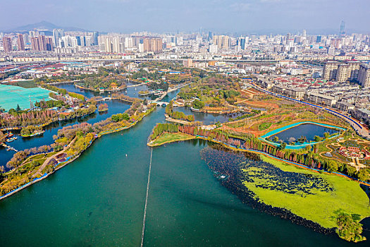 航拍云南昆明滇池草海,昆明五家堆湿地公园大观公园附近