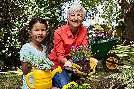 头像,微笑,女孩,祖母,园艺,后院