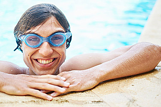 年轻,男人,头像,戴着,护目镜,游泳池