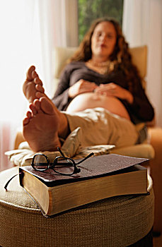 孕妇,放,翘脚,休息,圣经