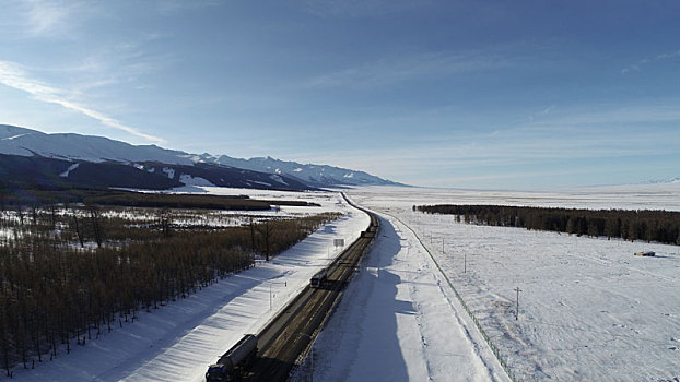 最美雪中公路