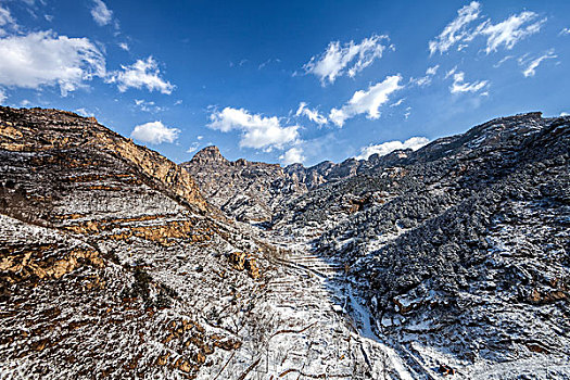 雪山盘山公路