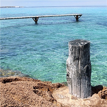 福门特拉岛,蓝绿色海水,木质,码头