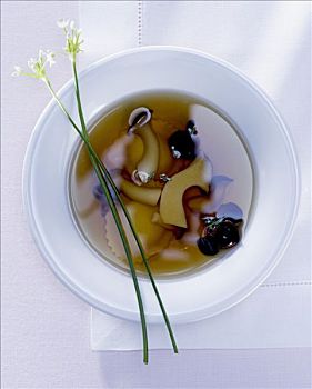 蘑菇汤,韭菜
