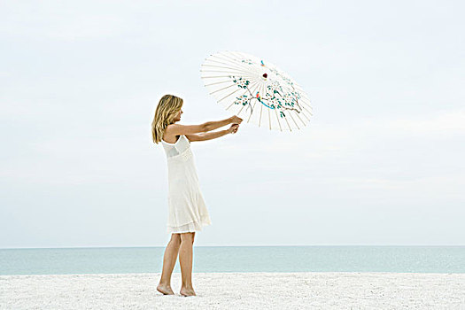 女人,拿着,伞,海滩,全身
