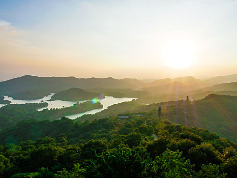 夕阳下的惠州红花湖风光