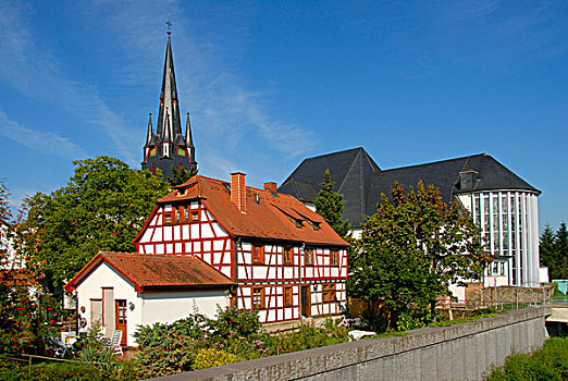 半木结构,房子,正面,天主教,教区,教堂,黑森州,德国,欧洲