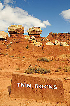 双胞胎石头,国会礁国家公园,犹他,美国