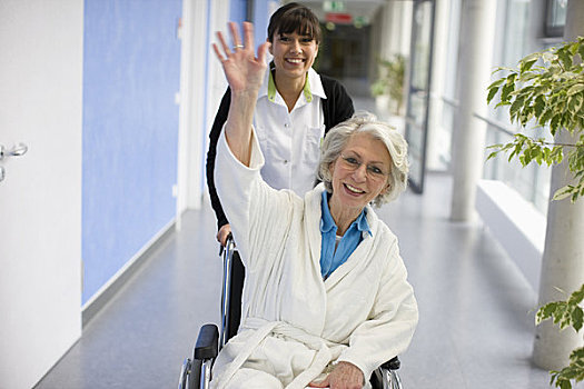老太太,轮椅,医护人员