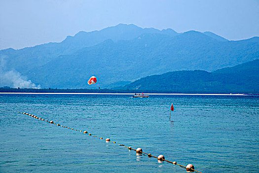 海南陵水分界洲岛清澈透底的海湾