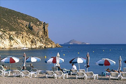 遮阳伞,折叠躺椅,海滩,帕特莫斯岛,岛屿,多德卡尼斯群岛,希腊