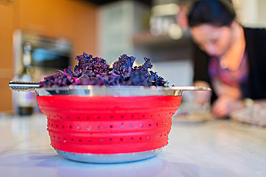 碗,新鲜,紫色,羽衣甘蓝,厨房操作台