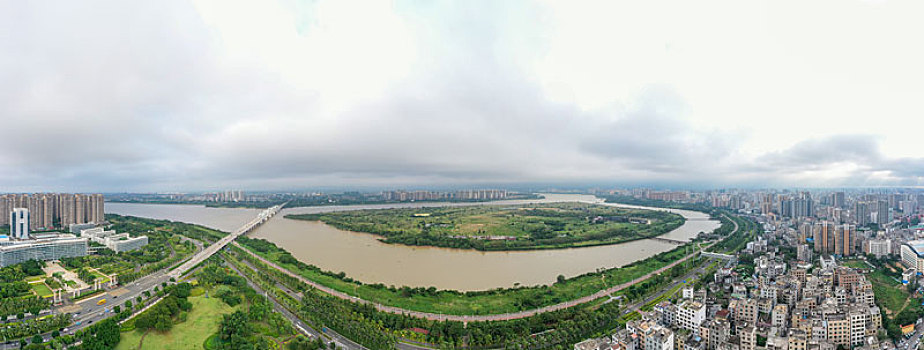 航拍海南海口府城镇农场,南渡江水道沙洲岛屿