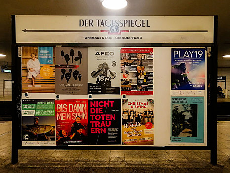 柏林地铁站牌和海报