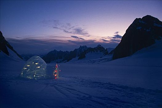 阿拉斯加山脉,圆顶小屋,圣诞灯光,黎明,室内,冬天,景色,雪,冰,建筑