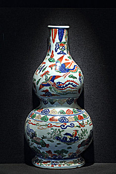 明代,万历,五彩云凤纹葫芦式壁瓶,故宫博物院,藏