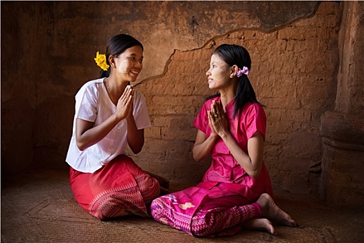 两个,年轻,缅甸,女孩,祈祷,庙宇