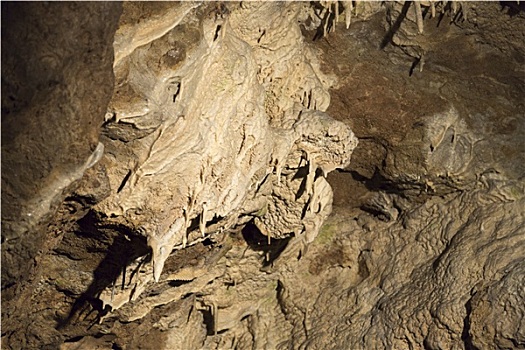 钟乳石,洞穴