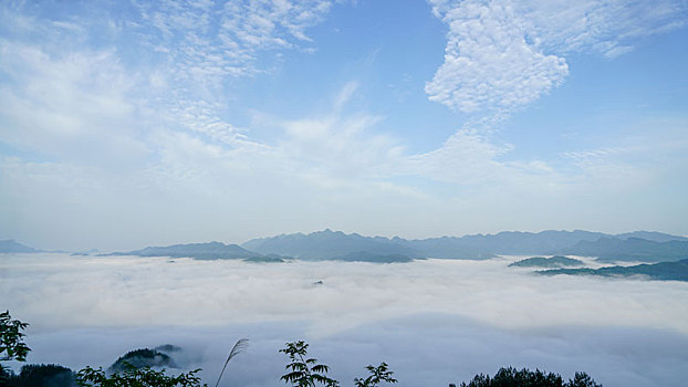 重庆酉阳,乡村晨雾美如画