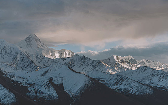 贡嘎雪山