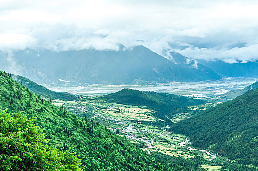 西藏林芝南迦巴瓦峰云海和河流